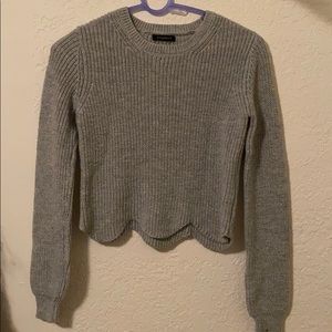 DYNAMITE Scalloped Cropped Sweatshirt